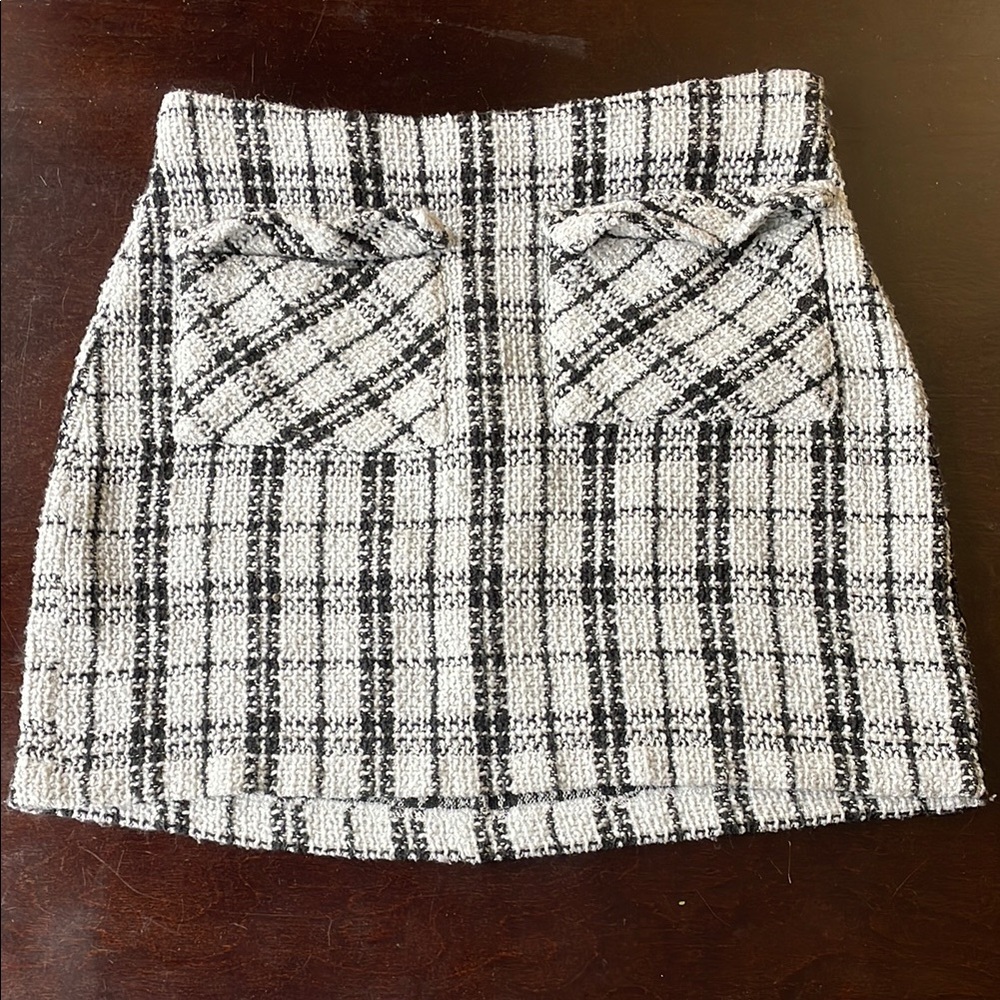 Chic Black and White Plaid Skirt
